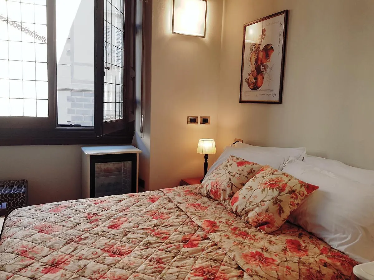*** Bed & Breakfast Lady Luna B&B Florence Italy