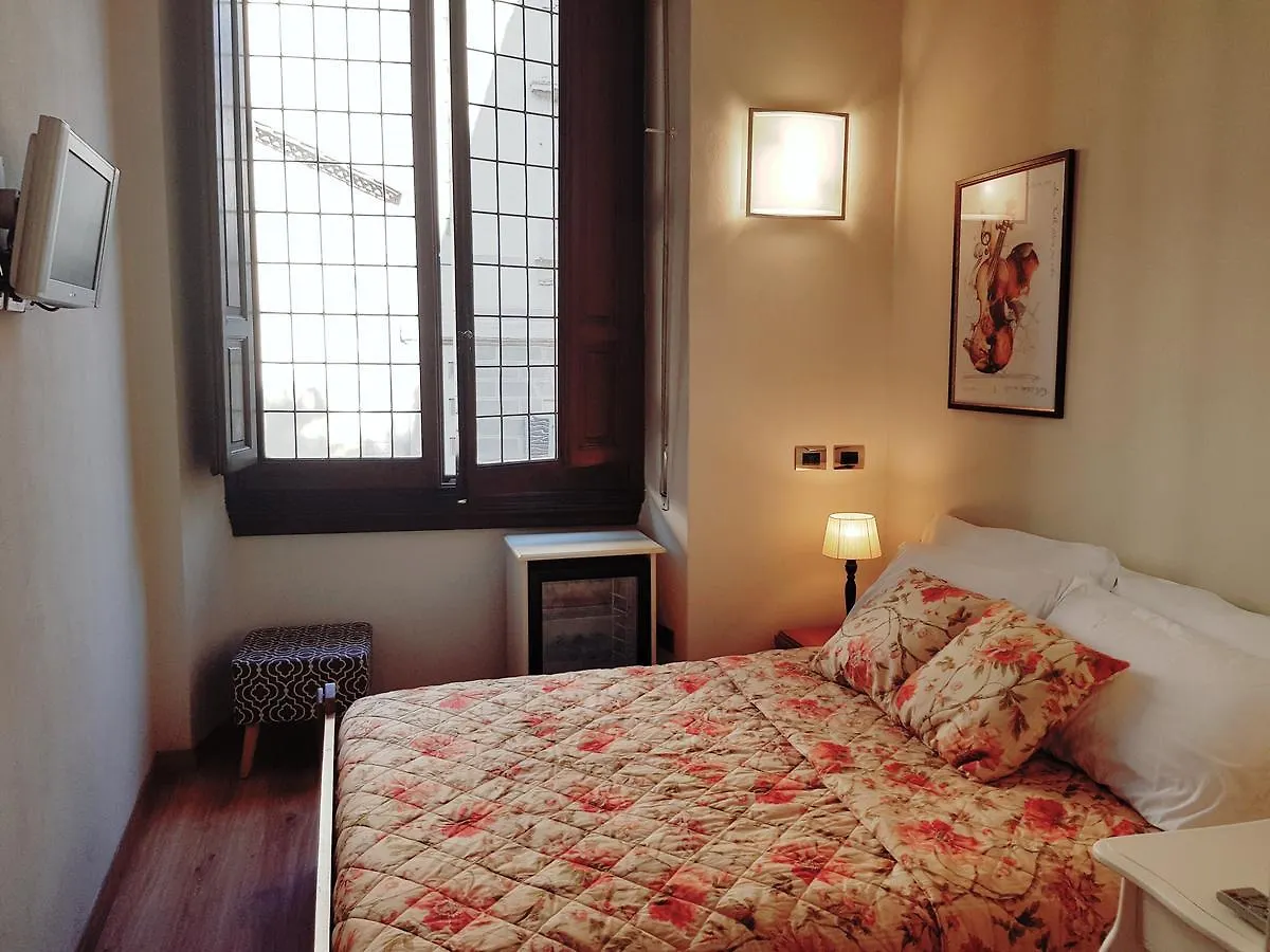 ベッド・アンド・ブレックファスト Lady Luna B&B フィレンツェ